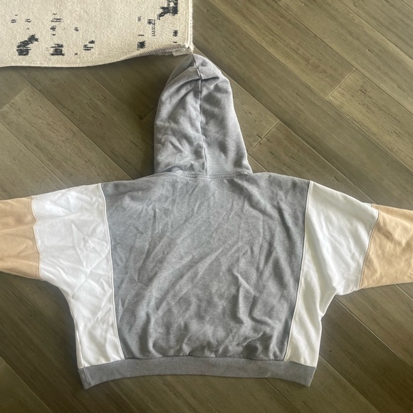 19.-Abercrombie & Fitch Cropped Hooded Sweatshirt - Picture 5 of 5